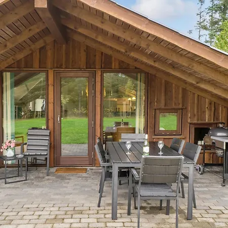 5 Bedroom Beautiful In Lokken Gronhoj (Nordjylland)